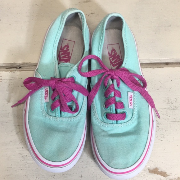 Kid’s Vans - Picture 2 of 8